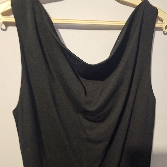 Black sleeveless evening dress with a scoop neck, by Spanner - Picture 3 of 5